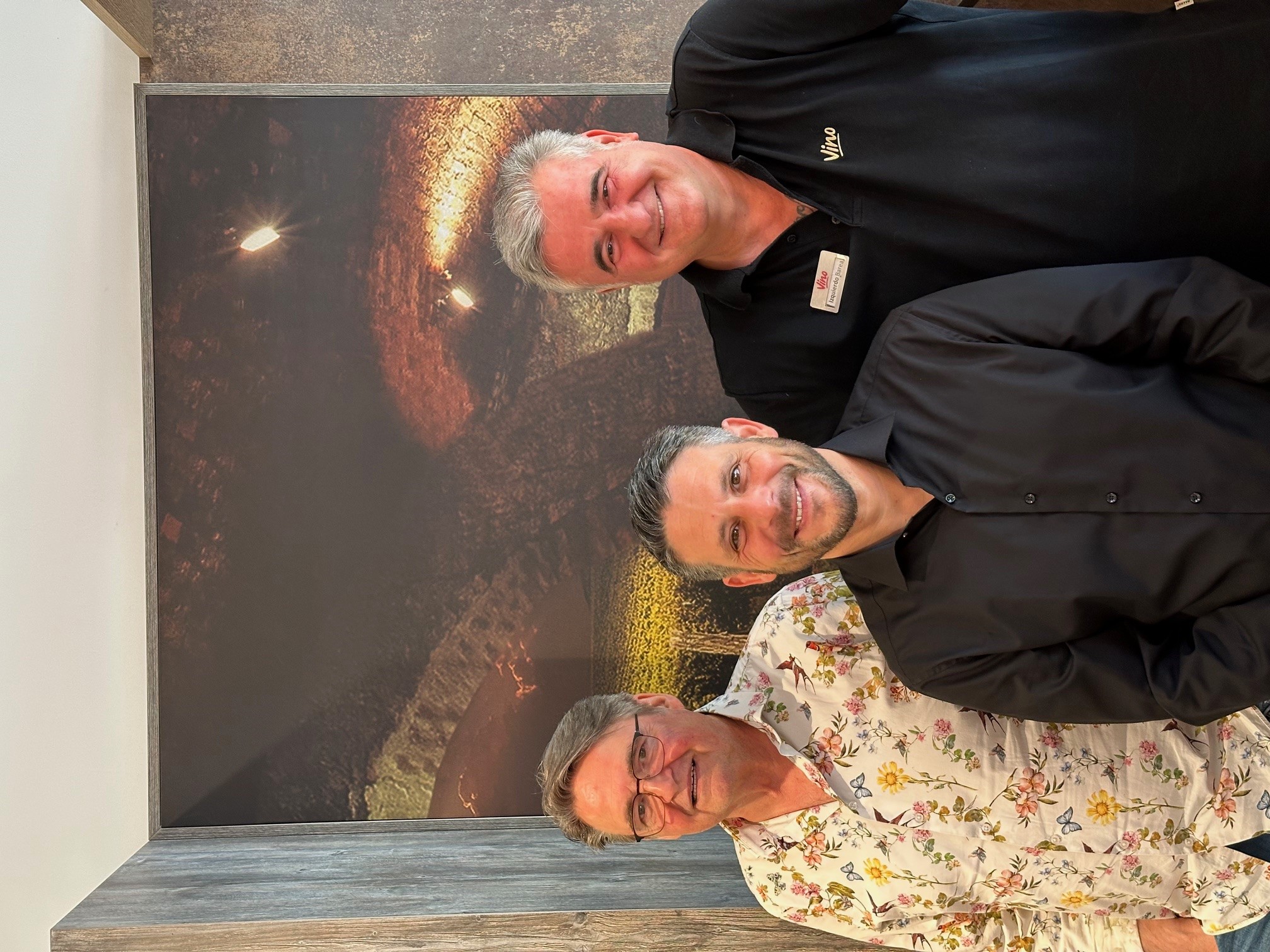 Weinexperten-Team präsentiert exklusive Weine, Wein-Shop
