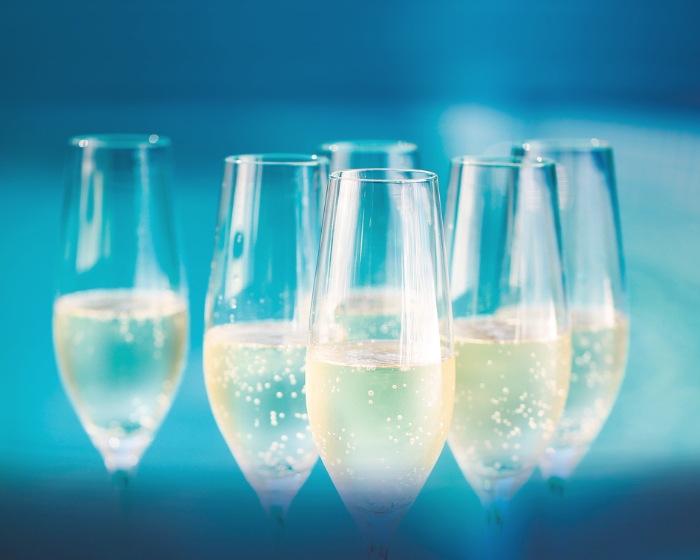Gläser mit Sekt: Perfekt für einen besonderen Anlass