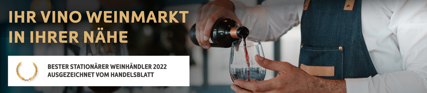 Weinflasche wird ins Glas eingeschenkt, bester Weinhändler. Weinflasche wird ins Glas eingeschenkt, bester Weinhändler.